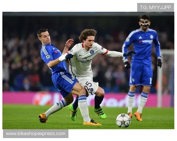 拜仁夏窗危机:引援不力加剧阵容矛盾,新赛季争冠之路蒙上阴影?