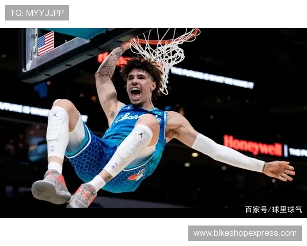 拉梅洛·鲍尔利用突破制造错位提升得分效率，明显领先同位置控卫表现